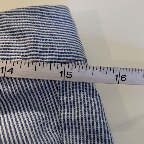 H&m blue and white stripe cuffed shorts. Front and back pockets. Size 6. - Picture 7 of 9